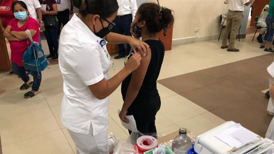 Rezagados superan demanda de vacuna Sinovac en Nuevo Laredo