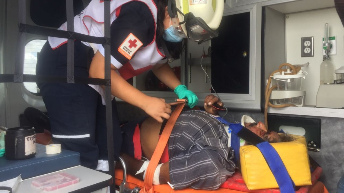 Dormita al volante y queda prensado en la carretera al Mezquital