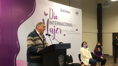 Llaman a eliminar violencia de género y entregan reconocimientos a mujeres 