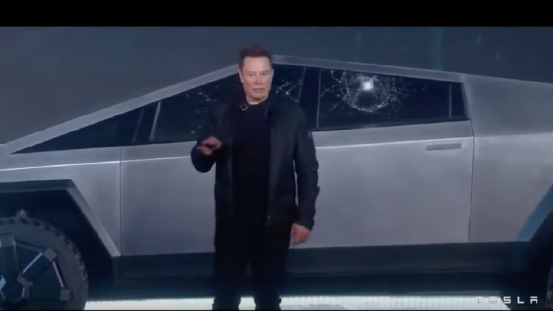 Rompen el "vidrio blindado" del Cybertruck durante su presentación
