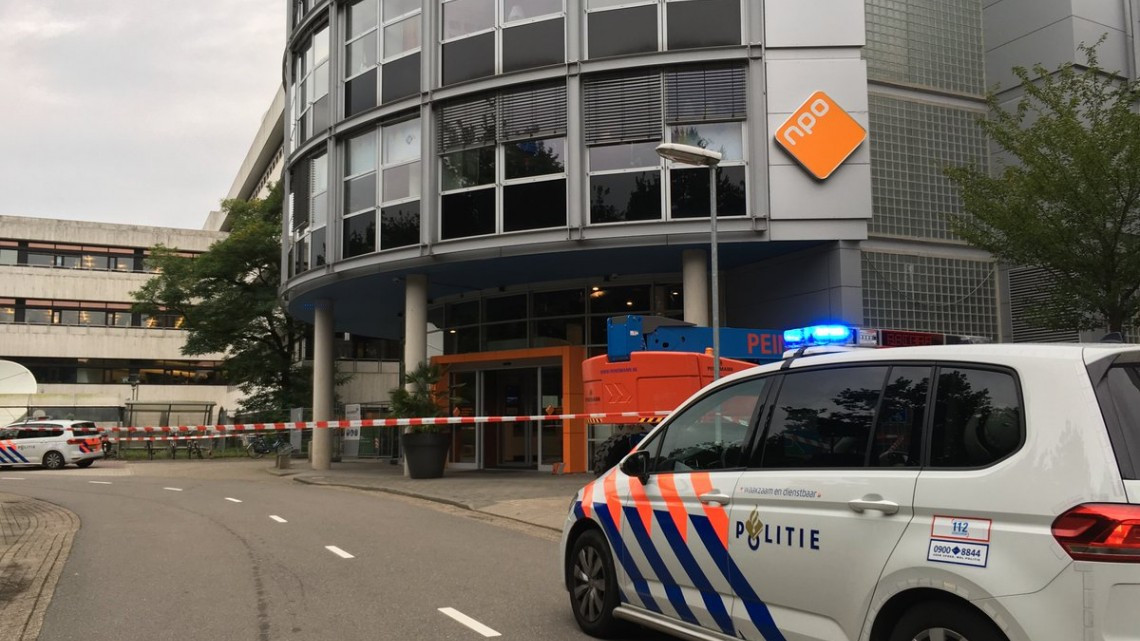 Hombre armado con un cuchillo asalta el edificio de la radio holandesa 3FM