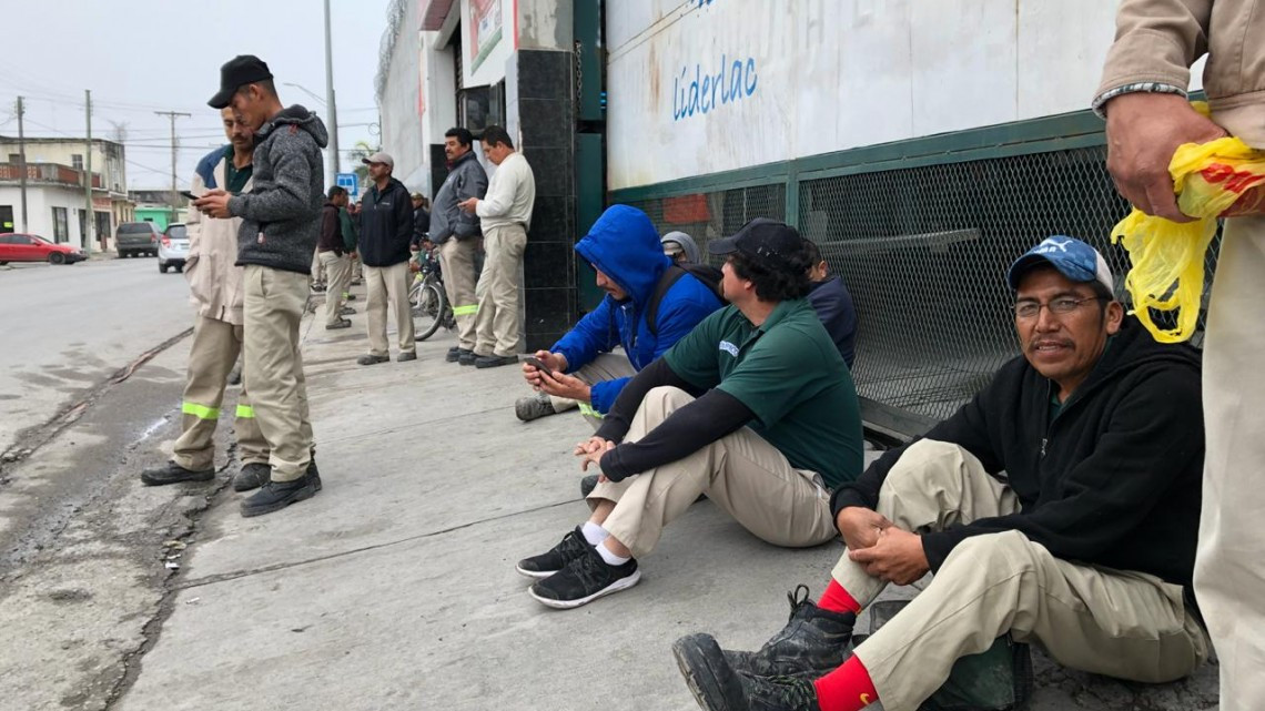 Paran labores 200 trabajadores de la leche Vakita 