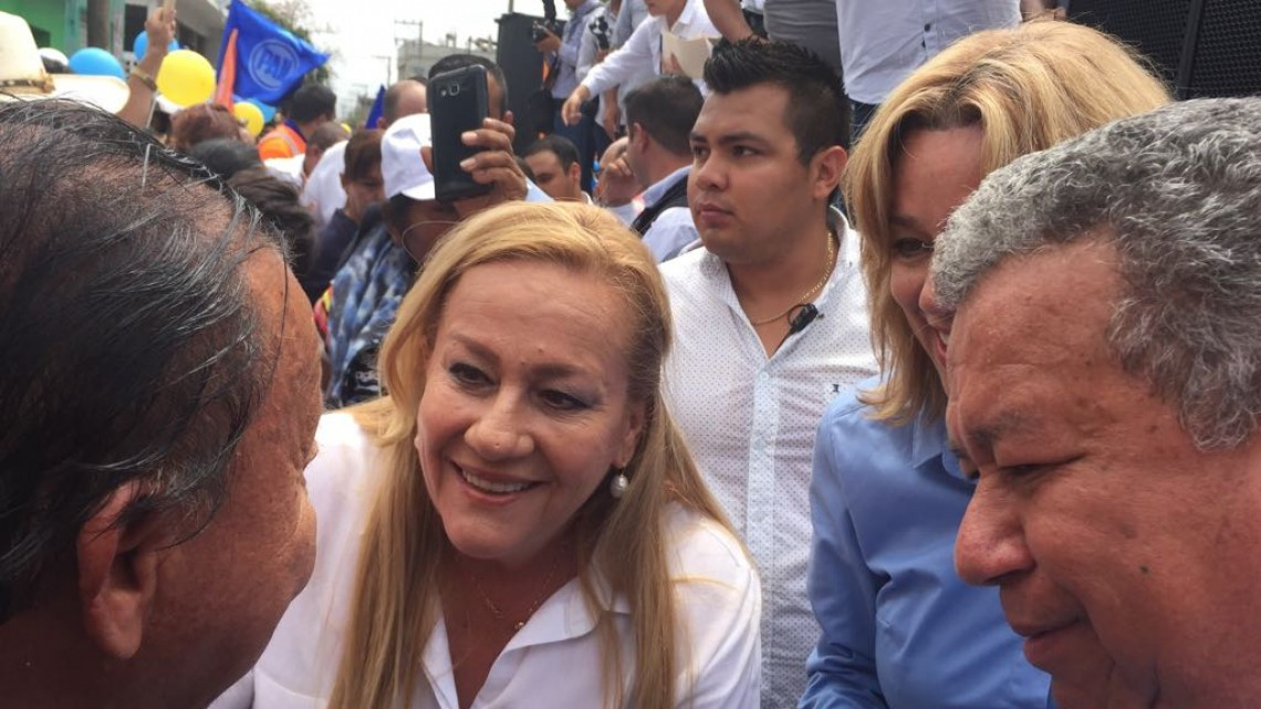 Alma Laura Amparán se registra para alcaldía en Altamira