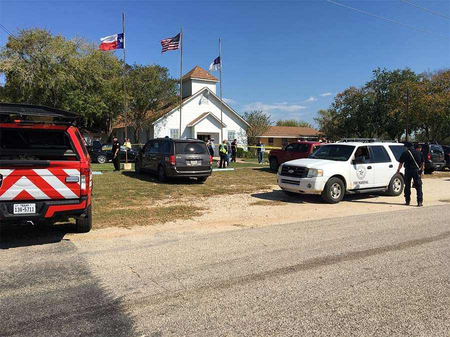 Hombre abre fuego en iglesia bautista cerca de San Antonio
