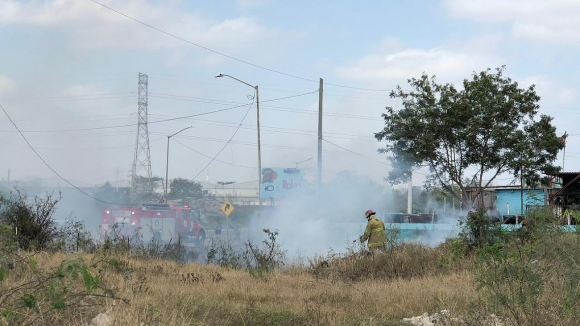 Caída de cable de luz provoca incendio y apaga semáforos