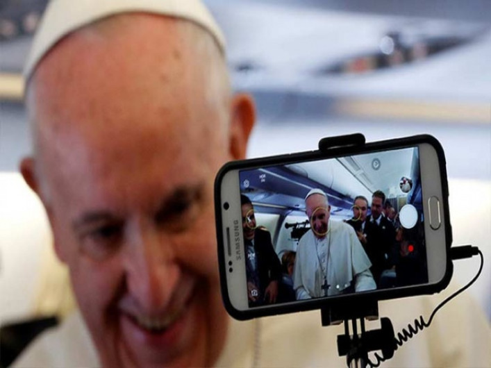 Papa Francisco abre perfil en app religiosa