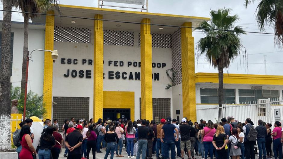 Rinde protesta nueva mesa directiva de la preparatoria Escandón