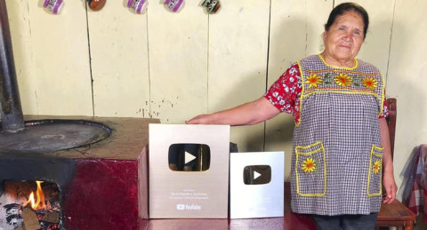 ¡Orgullo Mexicano! Doña Ángela anuncia 3 millones de suscriptores en YouTube