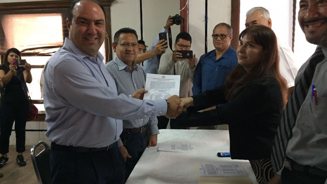 Recibe Carlos García constancia como candidato a la alcaldía de Matamoros 