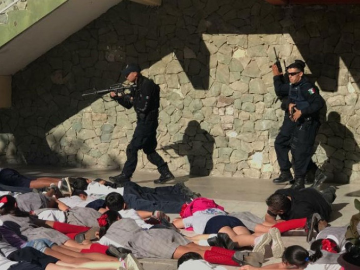 Crean simulacro de balacera en primaria 