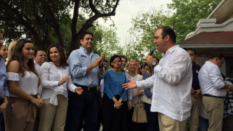 Se registra Carlos García a la alcaldía de Matamoros 