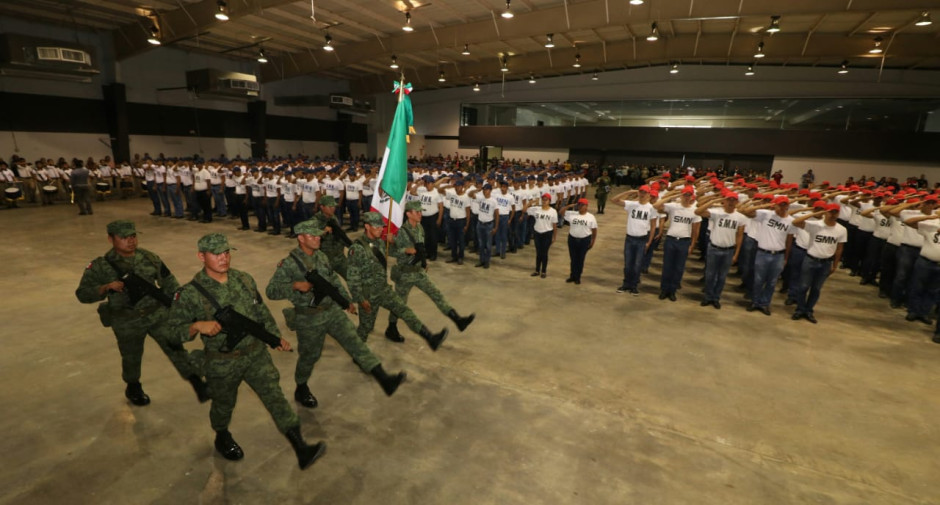 Reciben 600 jóvenes de clase  2000 y remisos su cartilla militar