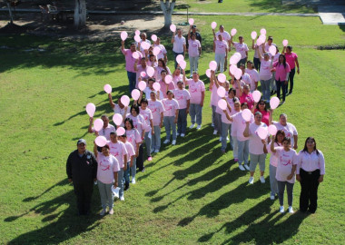 Reciben mujeres de CEDES pláticas y programas preventivos contra el cáncer de mama