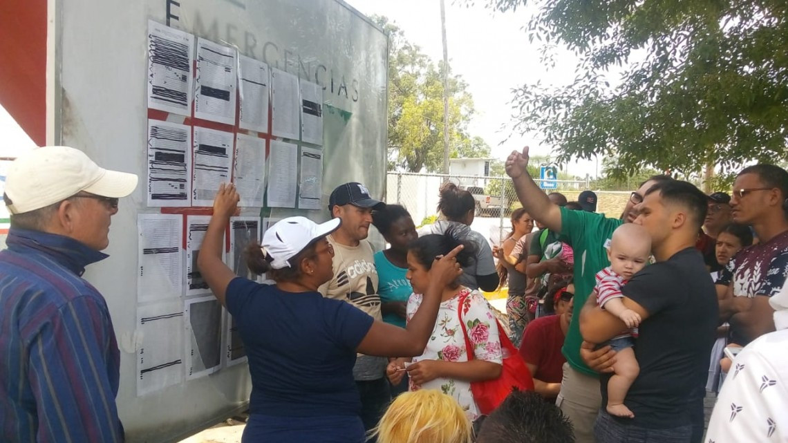 Migrantes en el puente nuevo de Matamoros mantienen orden: Enrique Maciel