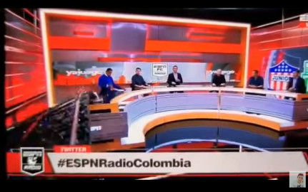 Pantalla gigante cae encima de conductor de ESPN  en plena transmisión en vivo 