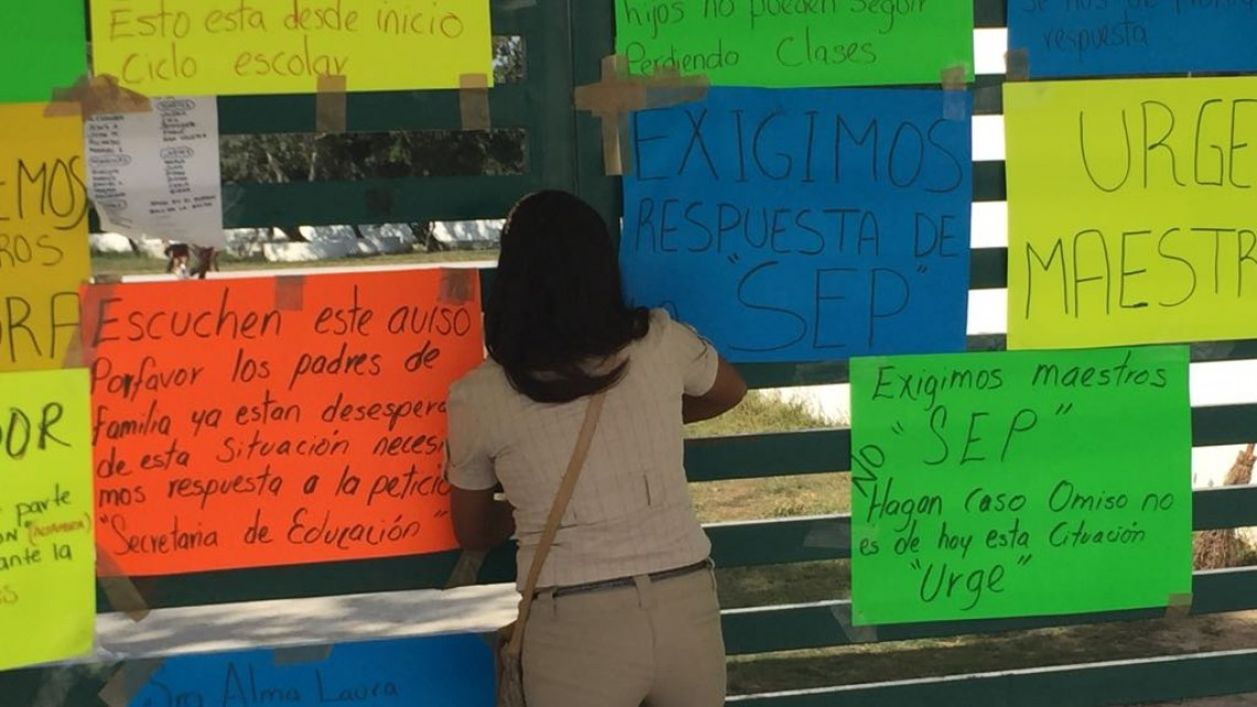 Inconformes padres de familia por falta de maestros