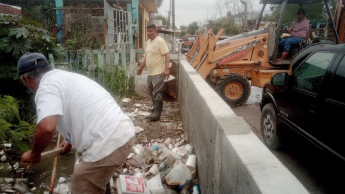 Avanza desagüe de colonias anegadas, tras desazolve de drenes: Alcalde Mario López