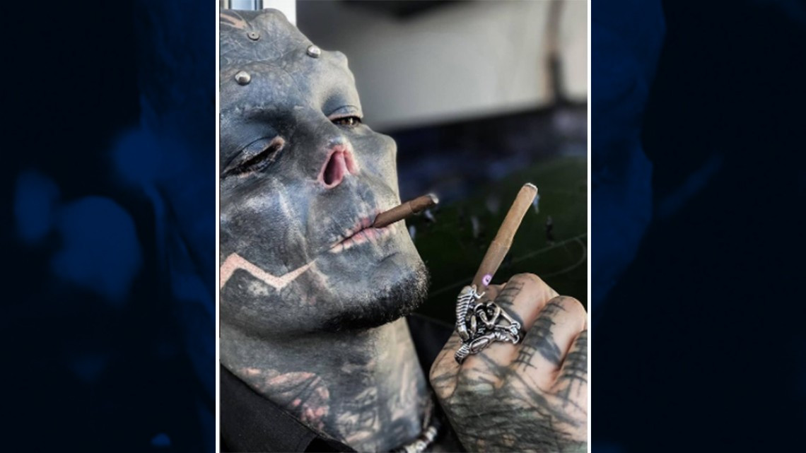 ¡Impresionante! Hombre modifica su rostro para verse como alienígena negro