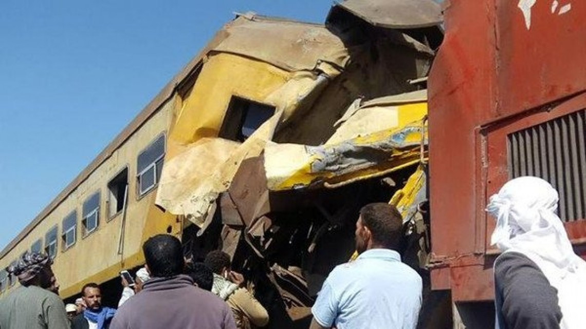 Deja 16 muertos y 40 heridos choque de trenes en Egipto 