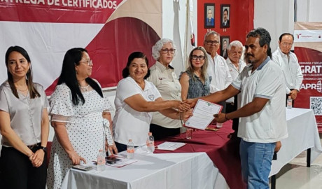 Entrega ITEA certificados de educación básica a 150 tamaulipecos