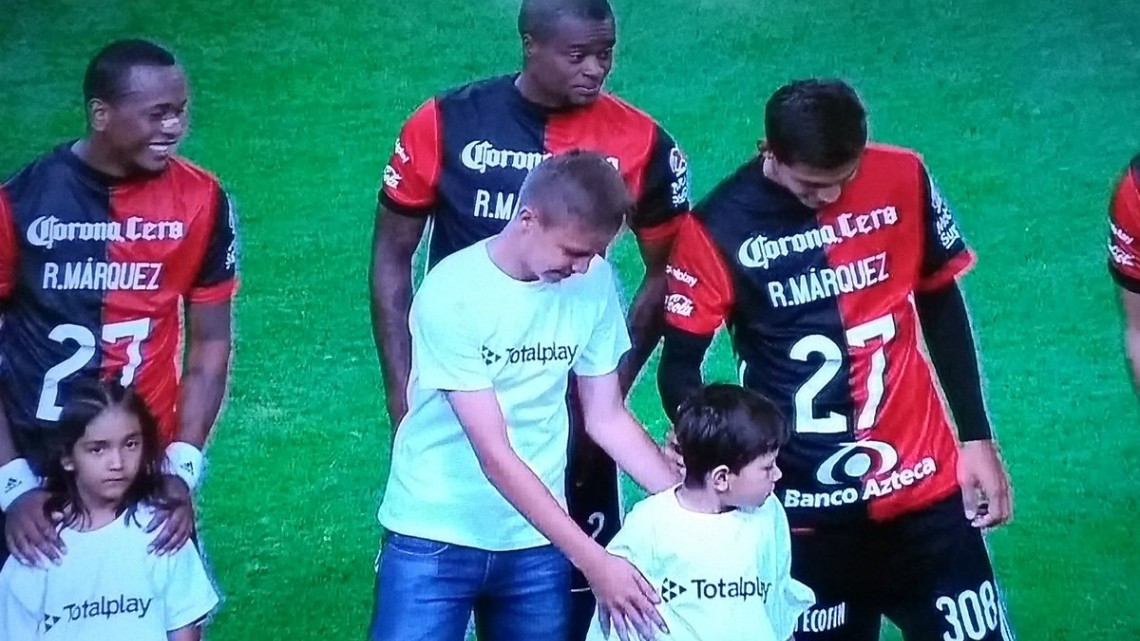 Rinden gran homenaje a Rafa Márquez en el Estadio Jalisco