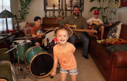 “Colt Clark & The Quarantine Kids” han llegado a legrar este cuarentena