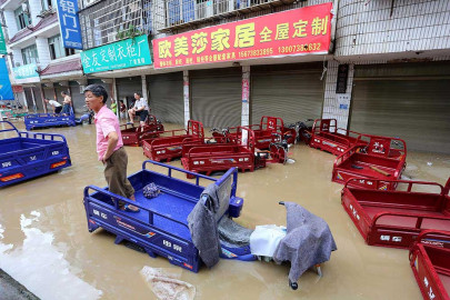 Dejan lluvias numerosos daños en China; van 56 muertos