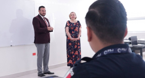 Experta internacional en búsqueda de personas desaparecidas imparte cátedra en la USJT