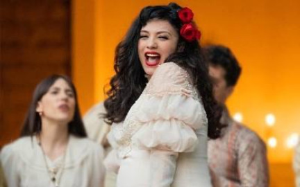 Mon Laferte se convirtió en madre por primera vez