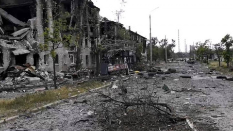 Bombardeo contra una residencia ucraniana deja al menos 15 muertos