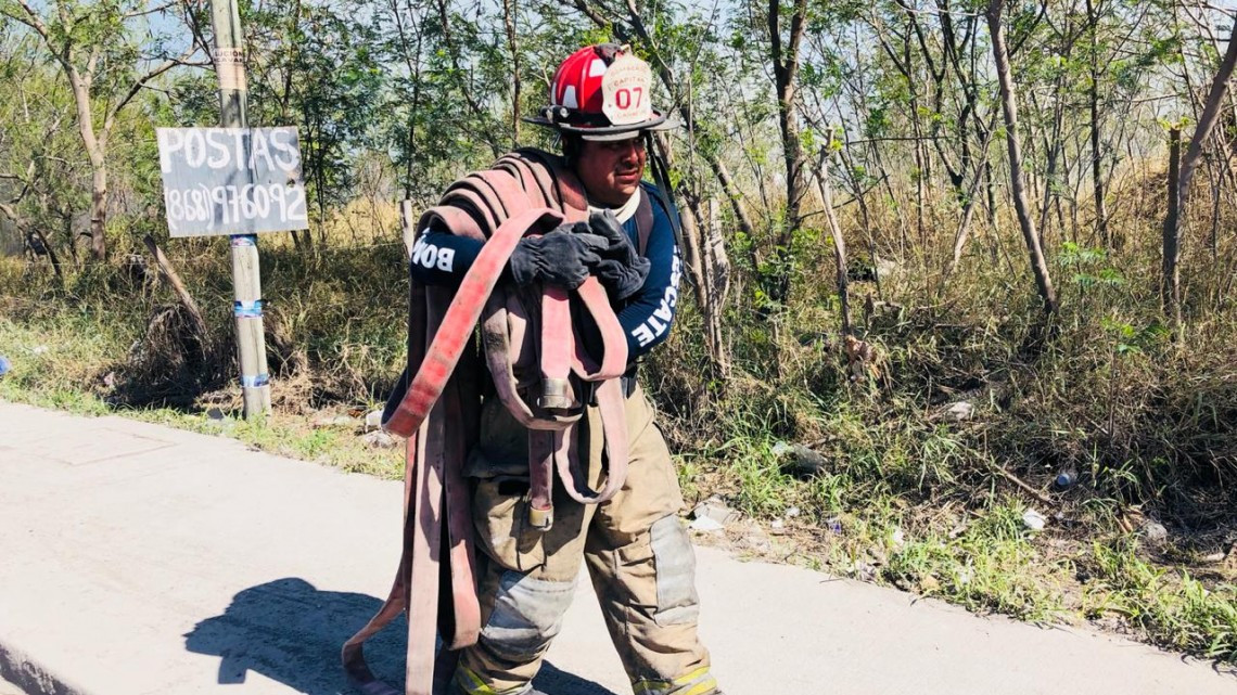 Cierran la Pedro Cárdenas por incendio de zacatal