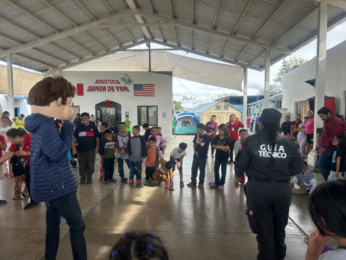 Menores en externamiento llevan donativos a albergue Senda de Vida