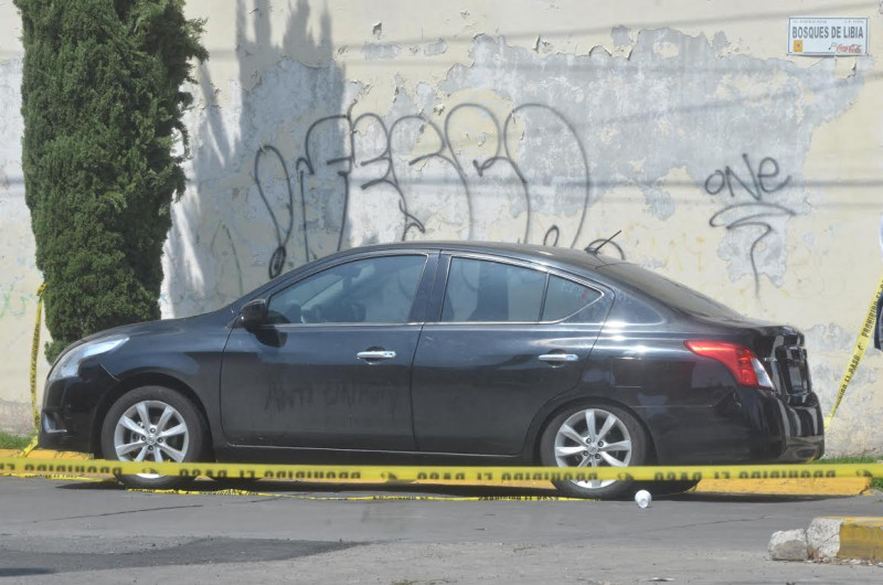 Hallan seis muertos dentro de un auto en Neza