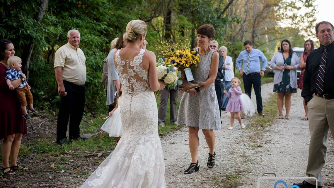¡Hermoso detalle! Mujer recuerda a su prometido muerto con sesión de fotos