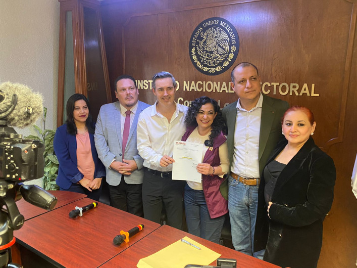 Olga Sosa y José Ramón Gómez acuden a solicitar registro al INE Tamaulipas