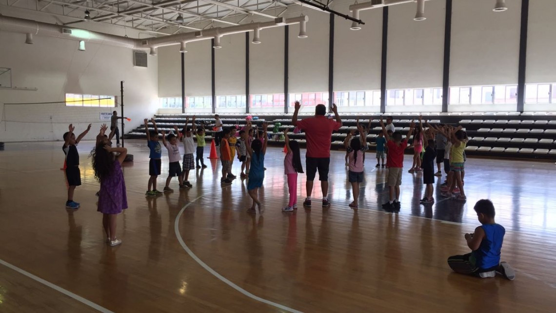 Reciben a 200 camperos en la alberca Chávez 