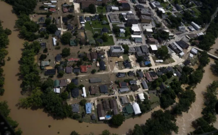 Inundaciones en el Sur de EU dejan al menos 25 muertos