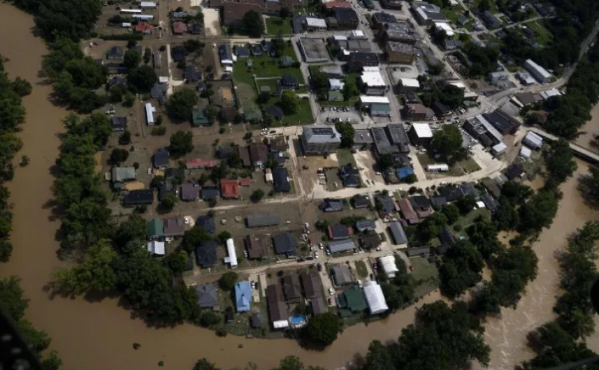 Inundaciones en el Sur de EU dejan al menos 25 muertos
