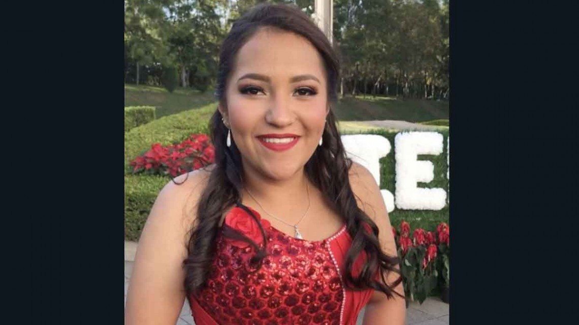 Sorprende quinceañera con sus fotos en Los Pinos