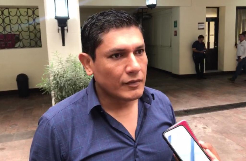 Entrega Arturo Soto pendientes para irse a campaña