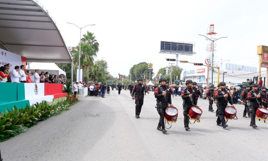 Presidió Américo Villarreal desfile cívico-militar por el 214 aniversario del inicio de la independencia