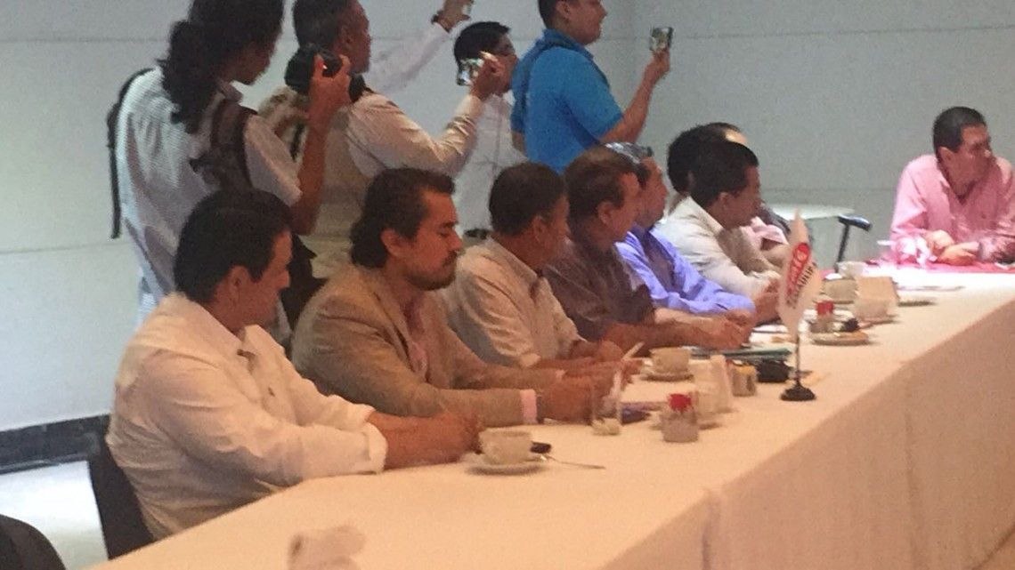 Erasmo González se compromete con constructores a erradicar la corrupción