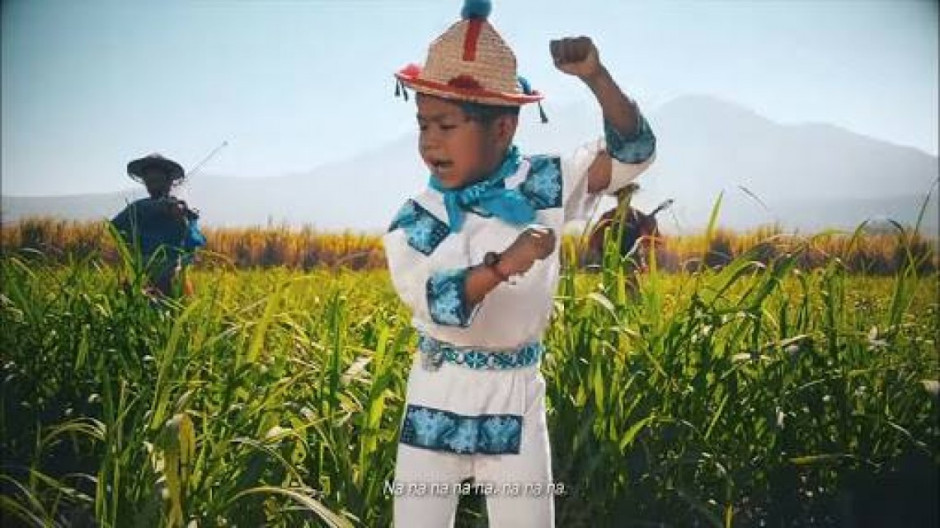 Yuawi se convierte en piñata