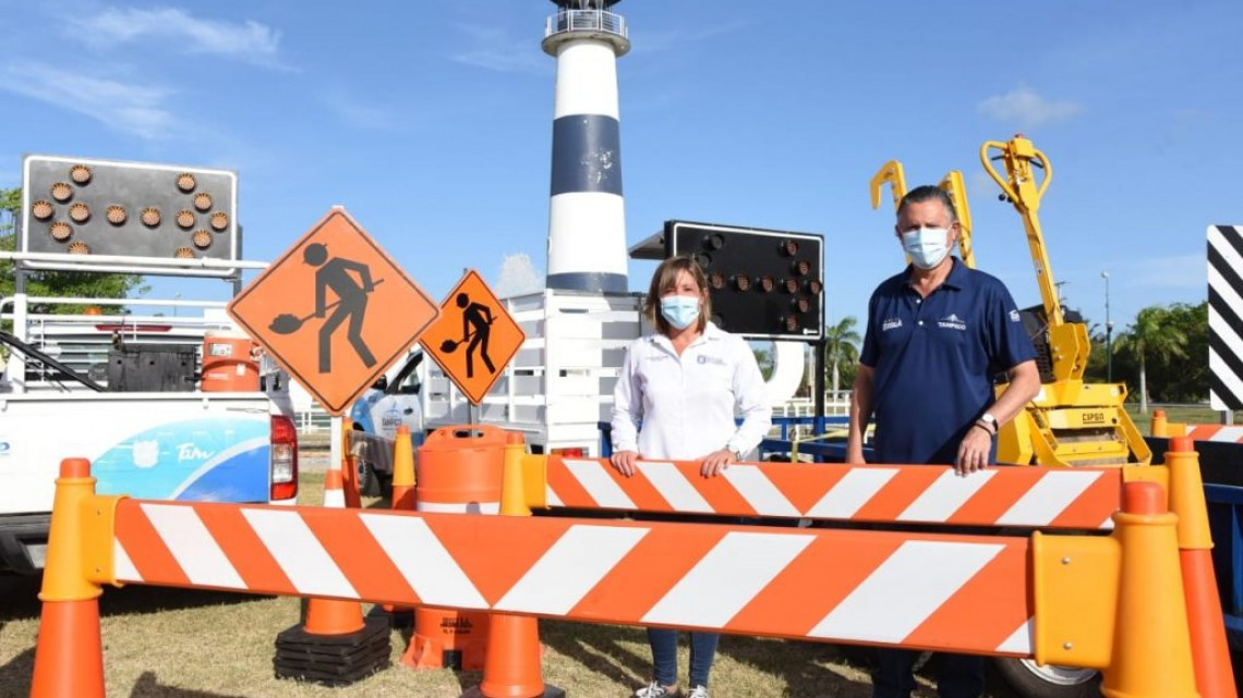 Entrega Alcalde maquinaria y equipo para labores de bacheo y mejoramiento vial
