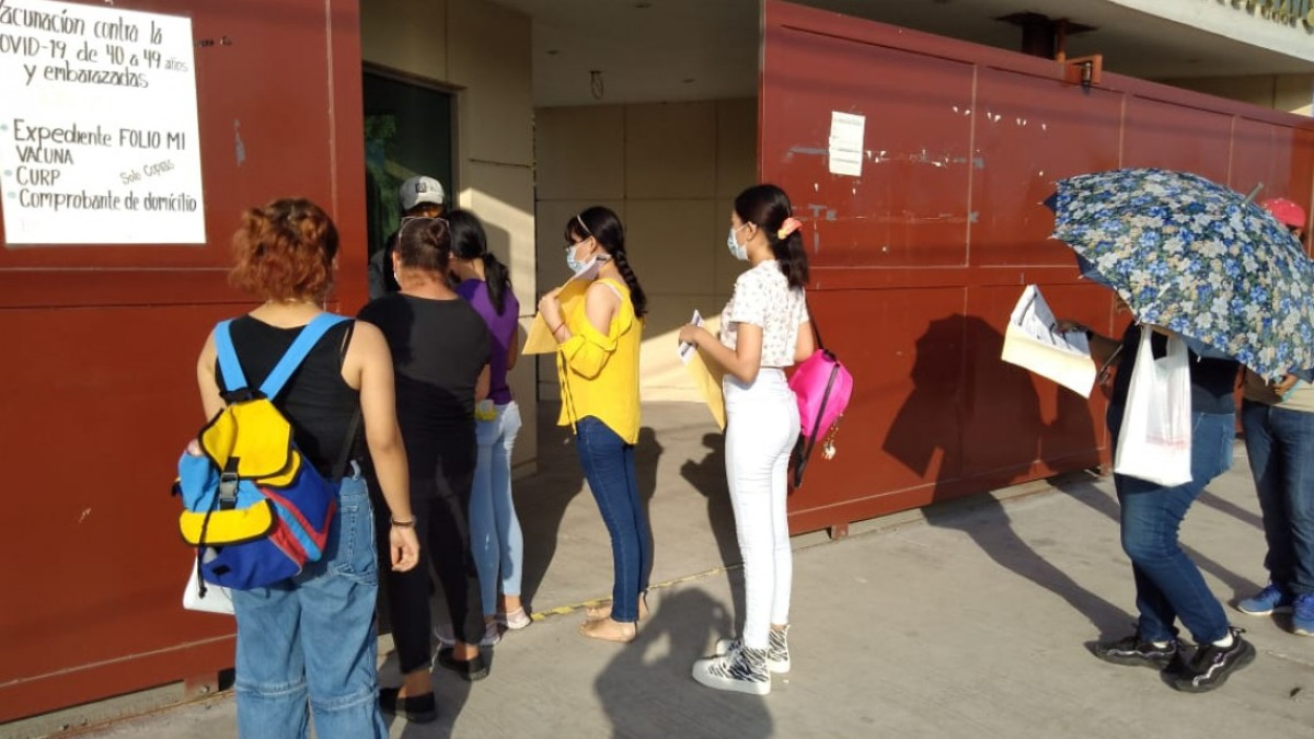 Se supera expectativa, jóvenes abarrotan módulos de vacunación en Matamoros