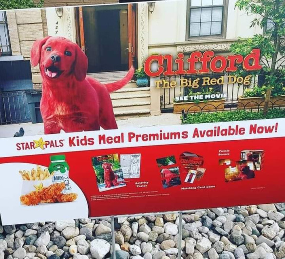 Dan primer vistazo de ‘Clifford El Gran Perro Rojo’ en publicidad de Carl’s JR