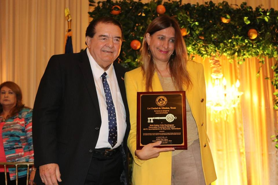 Recibe alcaldesa llave de Mission como símbolo de hermandad