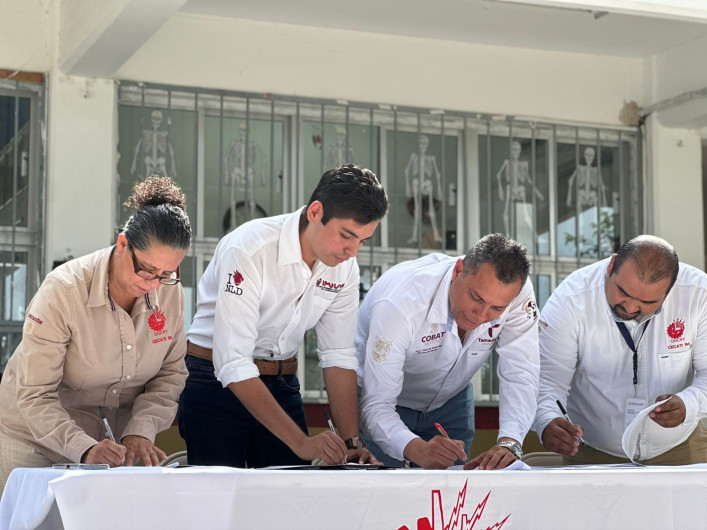 Impulsan Imjuve y Cecati desarrollo de jóvenes neolaredenses con firma de convenio