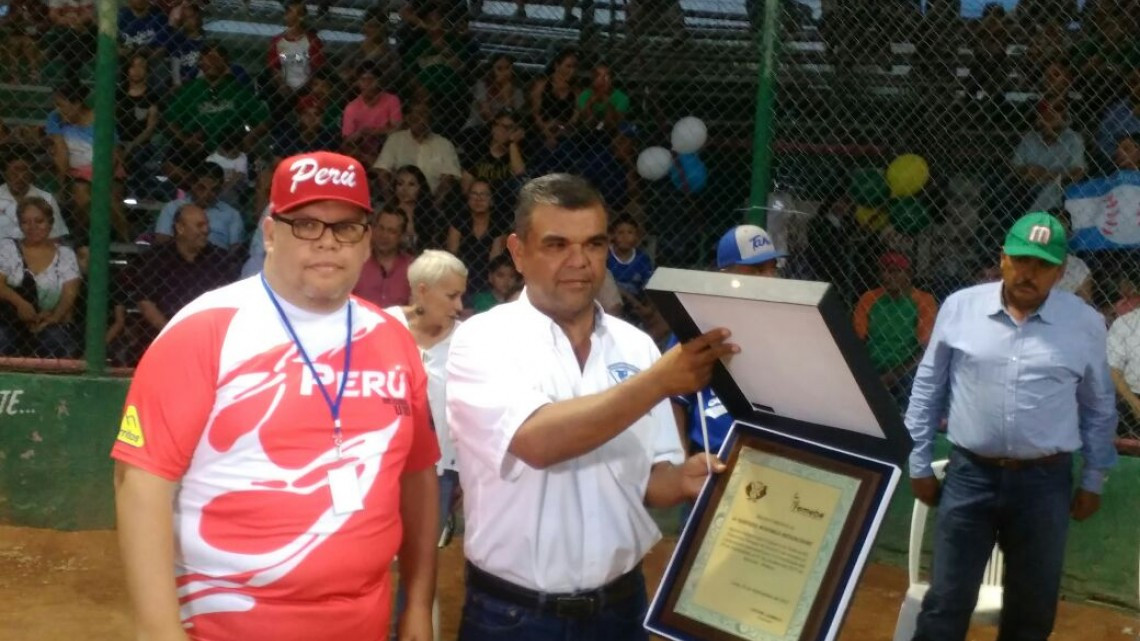 México vence por nocaut a Perú en su debut en CPB