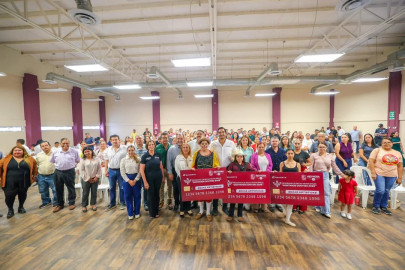 Entregó Carlos Peña Ortiz estímulos económicos a niños y jóvenes creadores